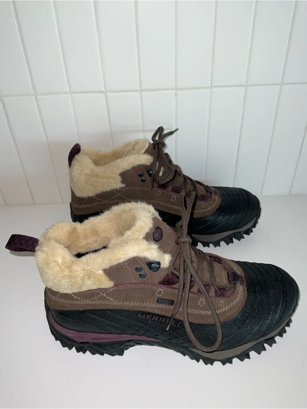 Merrell Brown & Black Shearling-Lined Ankle Trail Boots